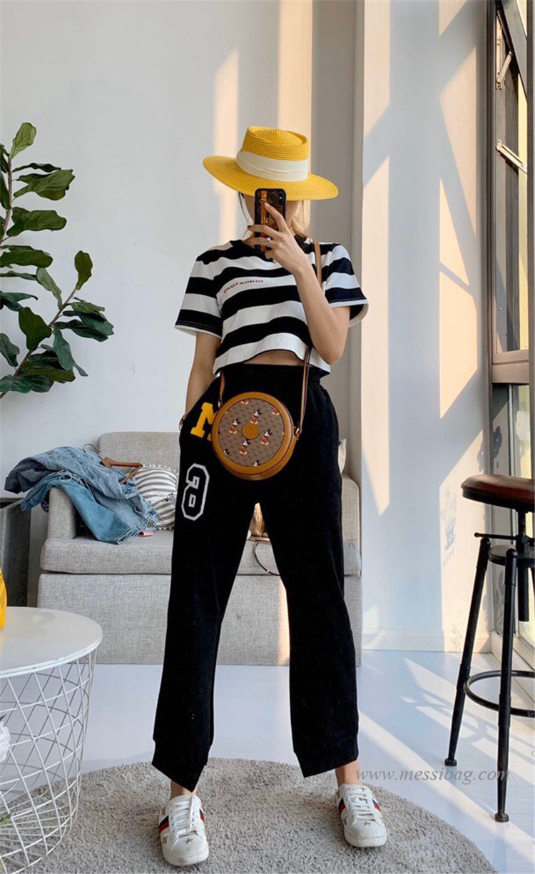 Disney x gucci round shoulder bag deals